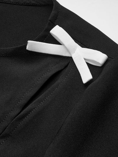 Robe Courte Évasée – Détails Nœuds Blancs & Fente Asymétrique