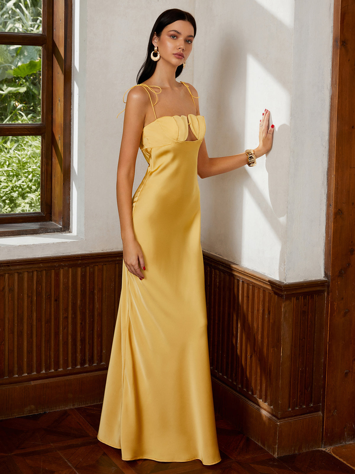 Robe Longue Satinée – Élégance Glamour