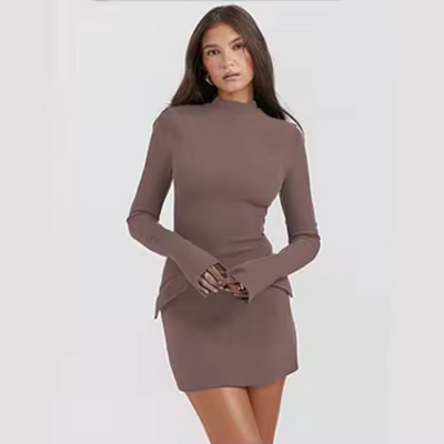 Robe Mini à Manches Longues – Coupe Structurée & Col Montant