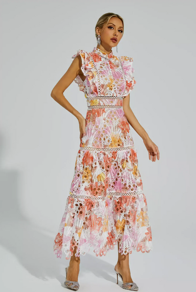 Robe Longue Brodée Sans Manches – Dentelle Florale Multicolore & Volants