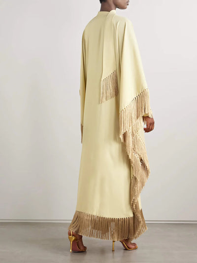 Vue de dos d’un caftan long jaune à franges pour femme