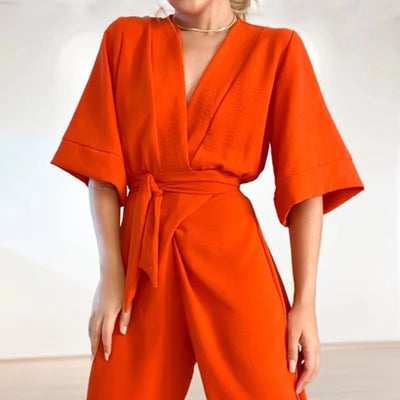 Combinaison orange à manches larges et coupe fluide pour l'été