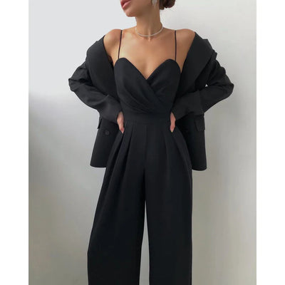 Tenue soirée avec combinaison noire et blazer élégant