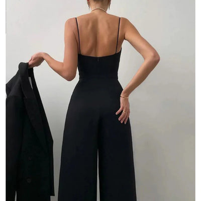 Combinaison noire élégante à fines bretelles pour soirée chic