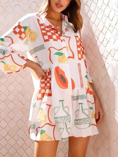 Robe tunique blanche à imprimés fruits tropicaux, citrons et papaye, vue rapprochée.